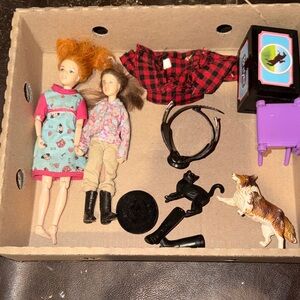10 piece lot of Breyer doll/pet accessories